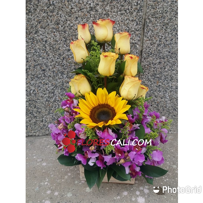 Arreglo rosas y orquideas día de la mujer Flores cali