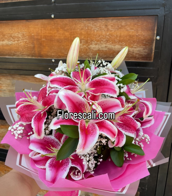 Bouquet explosión de lirios amor y amistad cali