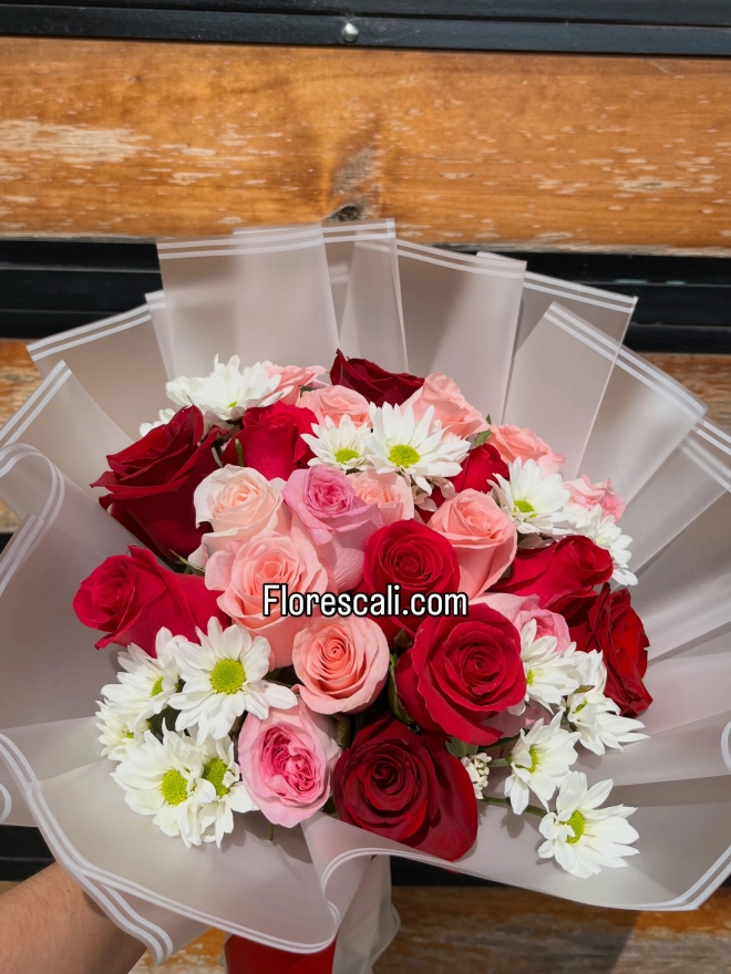 Bouquet enamorado rosas y margaritas para amor y amistad en cali