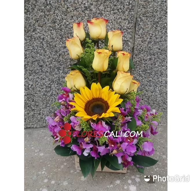 Arreglo rosas y orquideas día de la mujer Flores cali