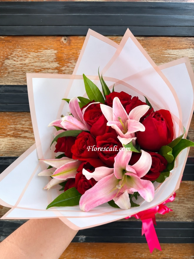 Bouquet de Rosas y Lirios detalle dia de la Madre