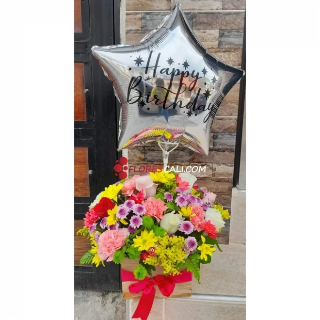 Cubo flor surtida con globo en cali