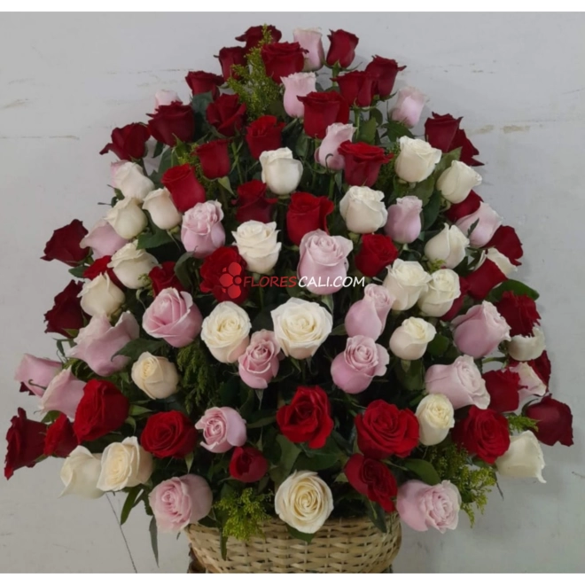 Arreglo de rosas en canasta flores cali