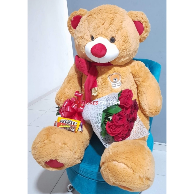 Oso de peluche mediano con bouquet y dulces