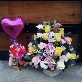 Canasta de regalo especial  flores cali