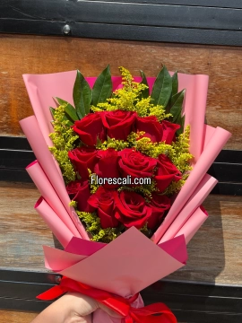 Bouquet escalera con rosas flores cali