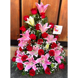 Arreglo imperio de rosas y lirios flores cali