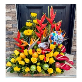 Arreglo frutal con rosas especial para mamá